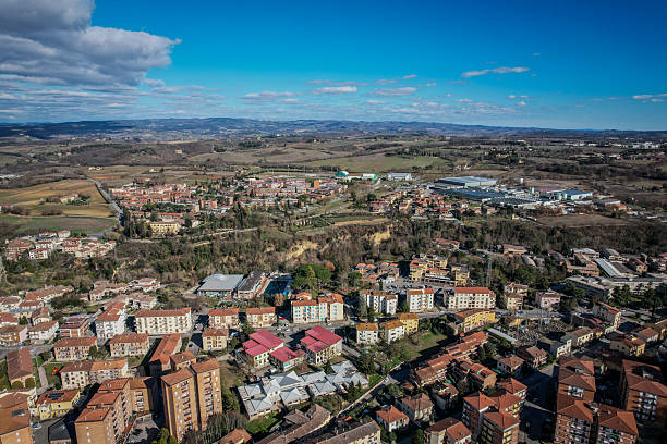 Panorama aereo di Pontedera con la piana dell'Arno
