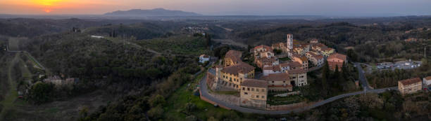 Montecastello al tramonto, frazione collinare di Pontedera
